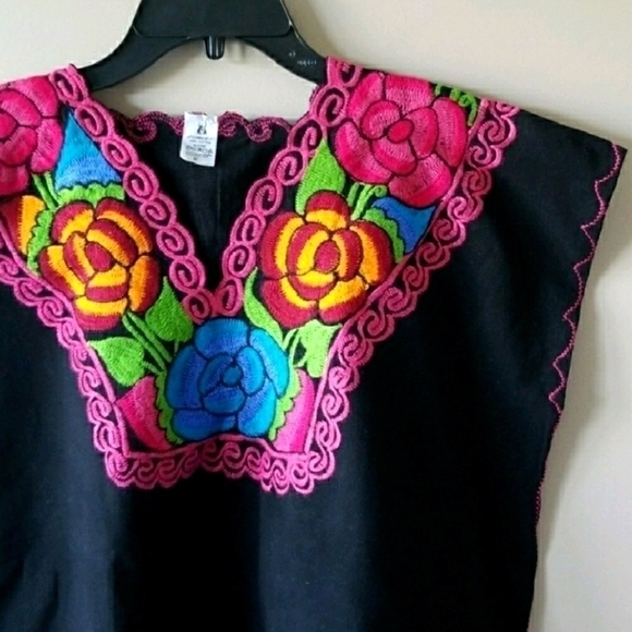 ARTESANIAS MICKEY Embroidered Floral Top Medium! - Picture 2 of 8